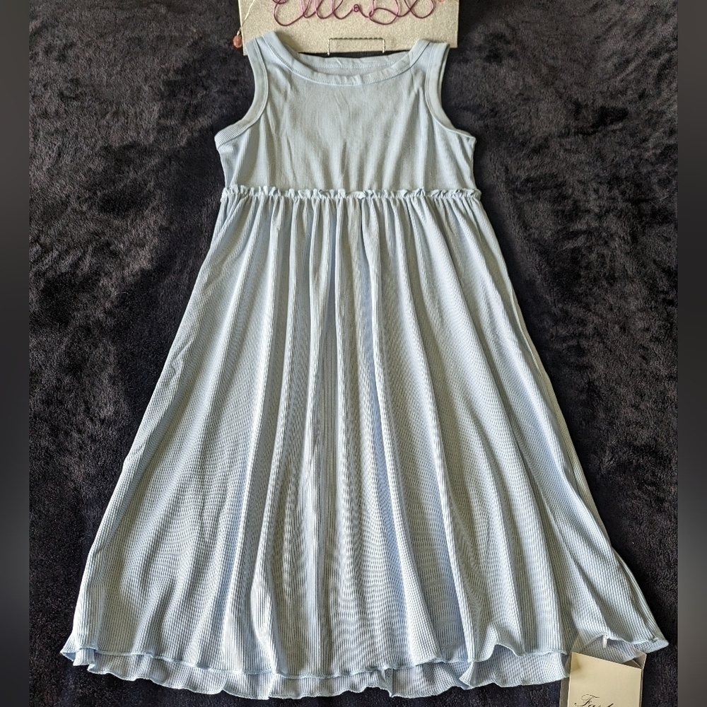 Sleeveless Dress - Picture 4 of 8